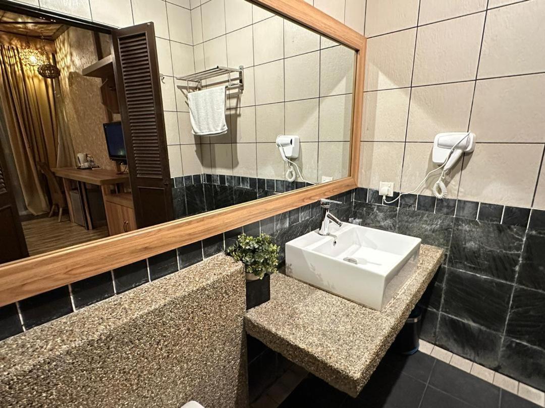 I Garden Hotel ايبوه المظهر الخارجي الصورة