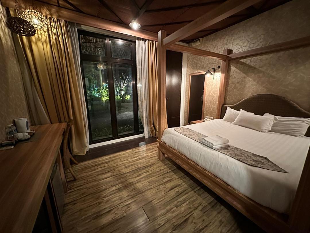 I Garden Hotel ايبوه المظهر الخارجي الصورة