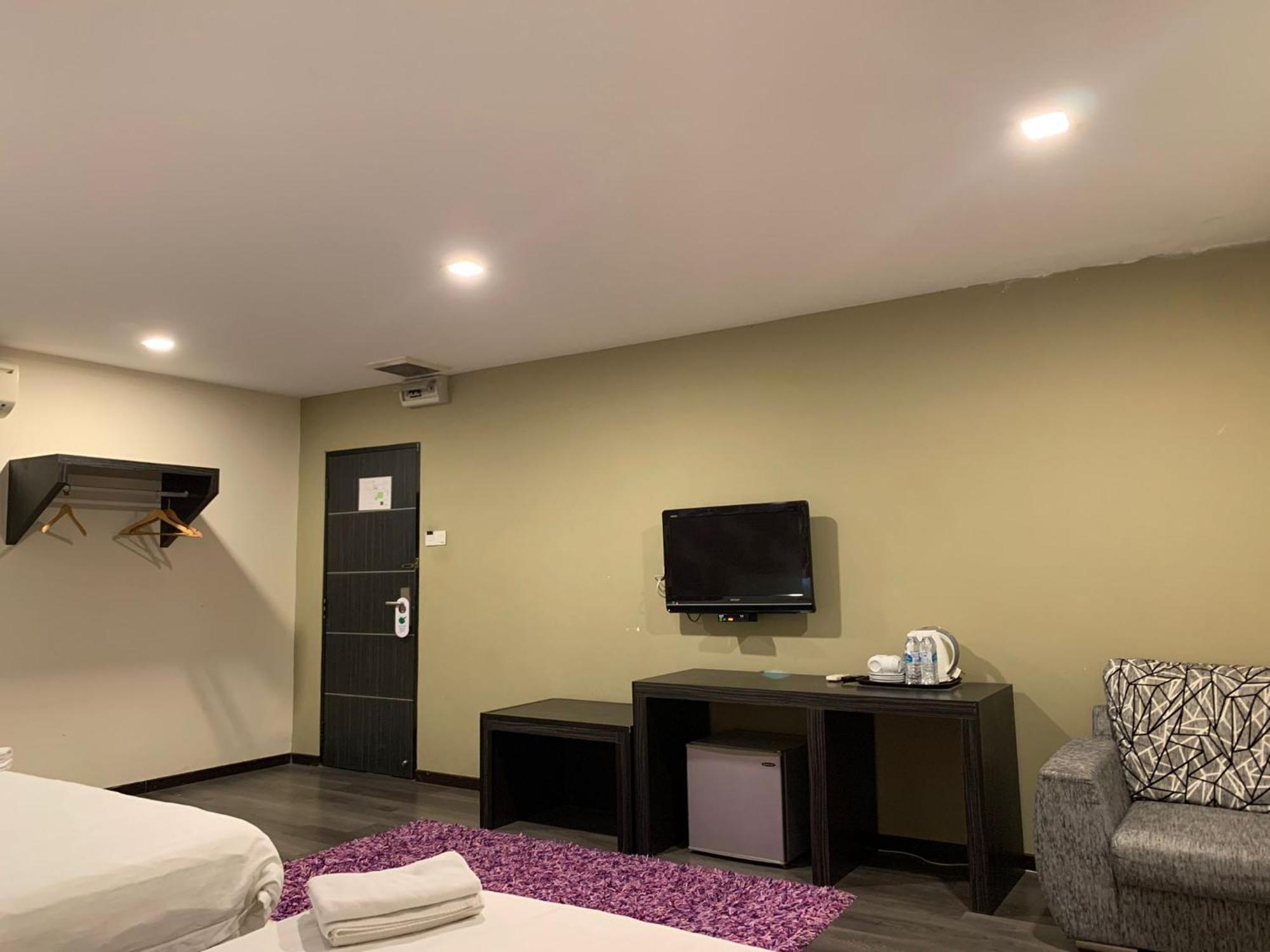 I Garden Hotel ايبوه المظهر الخارجي الصورة